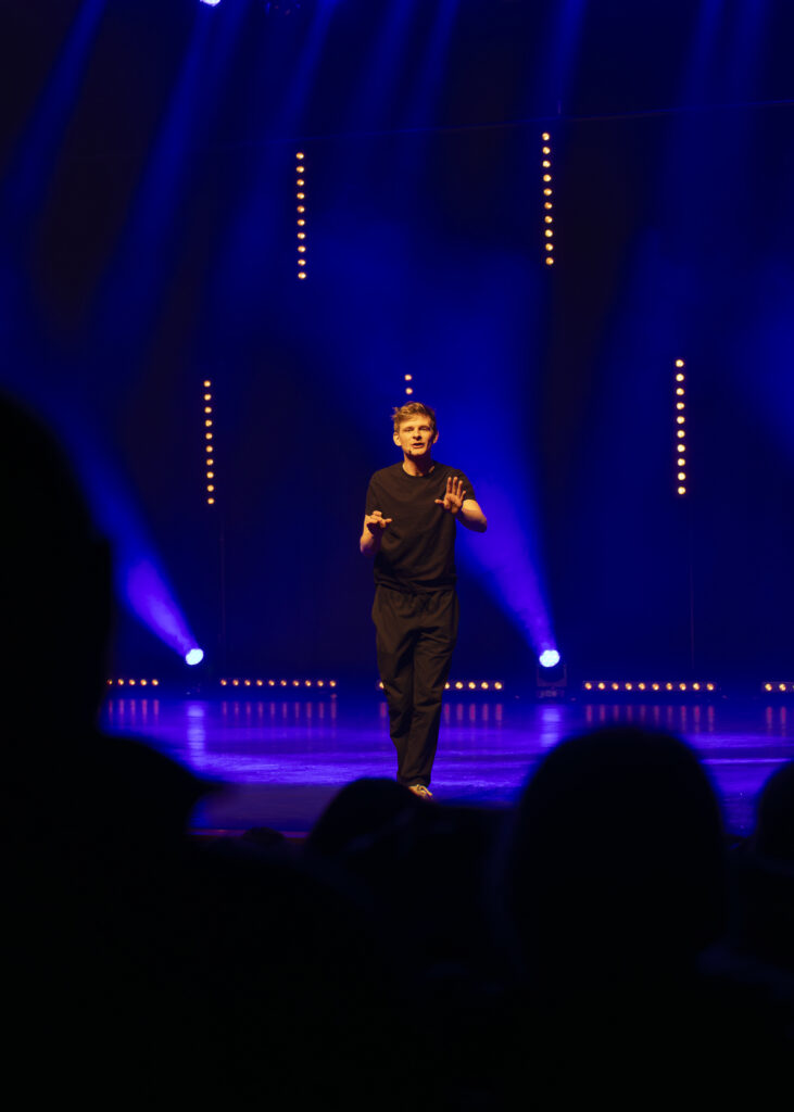 20260118-nico_en_vrai-les_culturailes-©eloise_genoud.03 Les Culturailes - Des spectacles inoubliables, pour rire, rêver et s’étonner.