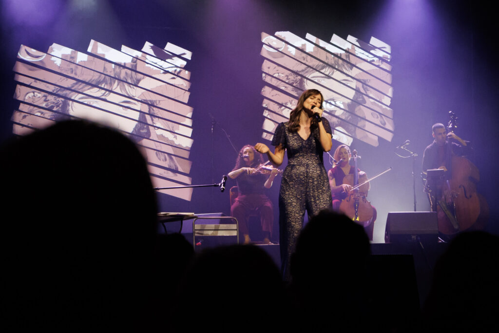 Aliose Chante Lf Photo 2 (crédit @lou Barthelemy - Emergences Musicales Montreux) Les Culturailes - Des spectacles inoubliables, pour rire, rêver et s’étonner.